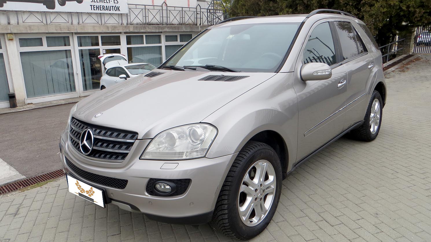 Mercedes-benz Ml 320 CDI 4MATIC BŐR. 3.5T VONÓHOROG. ÚJ GUMIK-AKKU. LÉGRUGÓS. AZONNAL VIHETŐ!