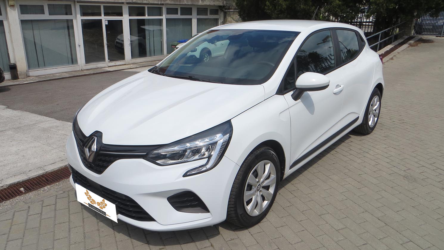 Renault Clio IV 1.5 dCi S&S LED FÉNYSZÓZÓK - 6-OS VÁLTÓ - NAVIGÁCIÓ - GARANTÁLT KM. -